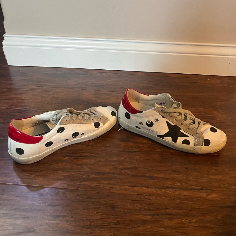 Golden Goose White Polka Dot Sneakers with Black Star and Red Heel - Picture 5 of 16